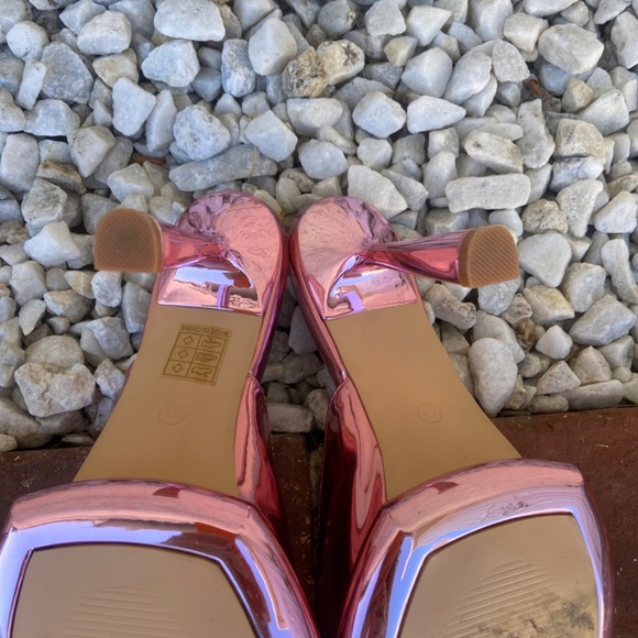 C BARBIE PINK LIQUID METALLIC PLATFORM HEELS PUMPS DANCER PLEASER MIRROR RAINBOW - Picture 9 of 16